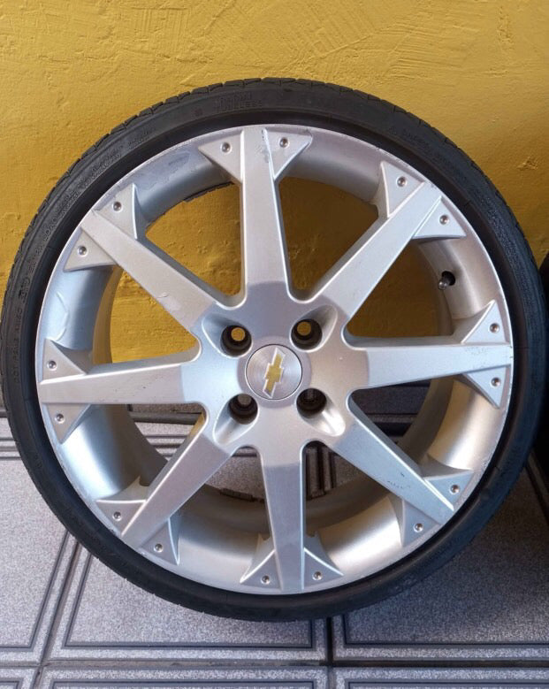 Roda astra 17 com pneus