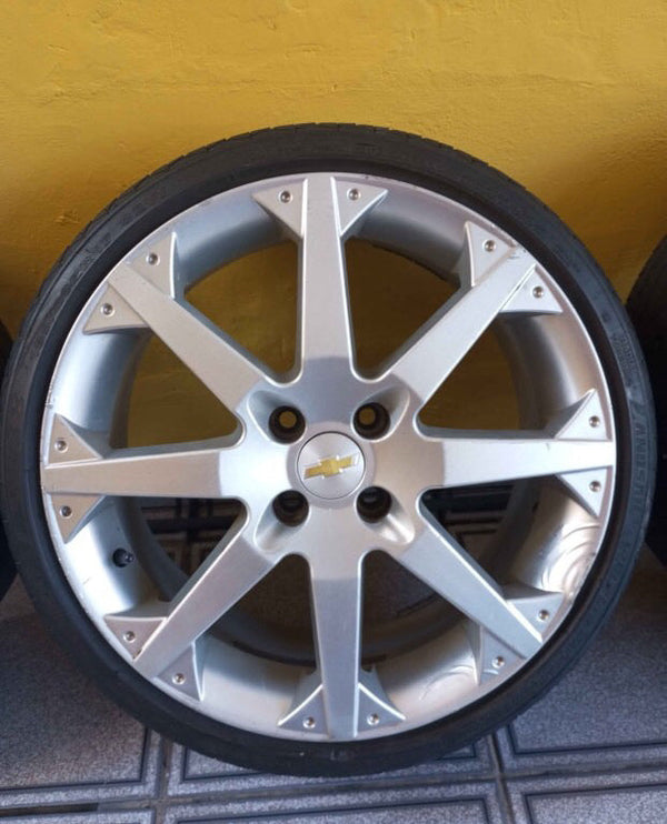 Roda astra 17 com pneus