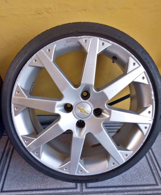 Roda astra 17 com pneus