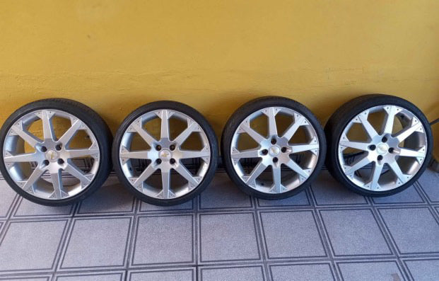 Roda astra 17 com pneus