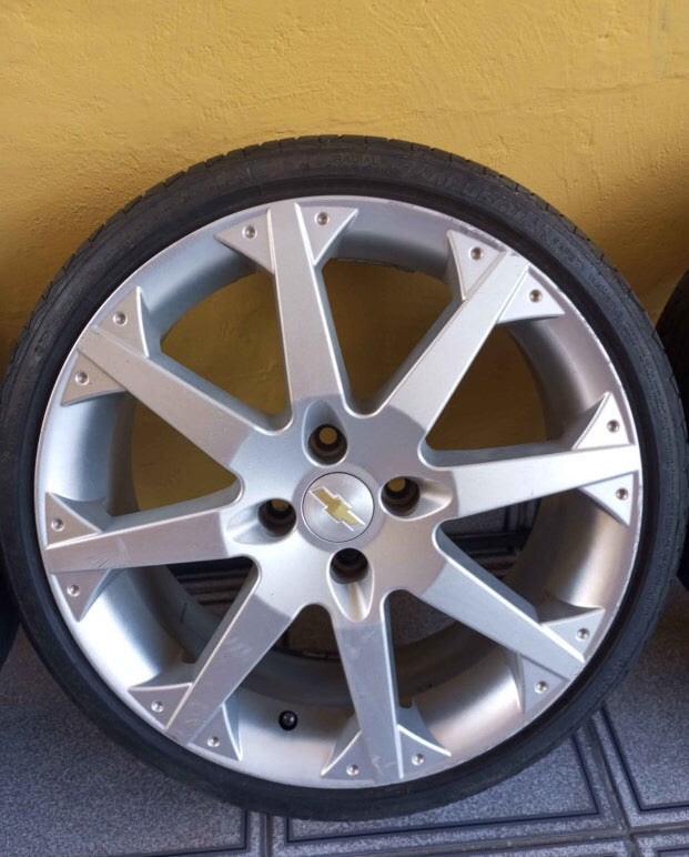 Roda astra 17 com pneus